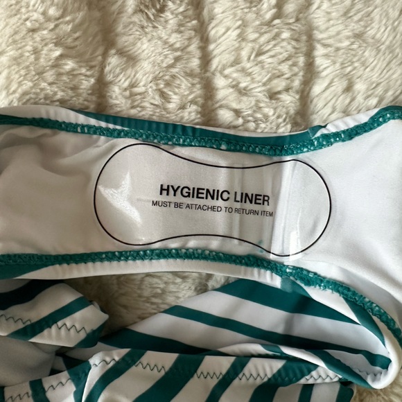 NWT cupshe two piece swimsuit size S - Picture 4 of 4